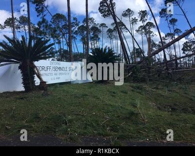 L'entrée de l'Army Corps of Engineers des États-Unis Jim Woodruff Lock & Projet de barrage après l'ouragan Michael ravagé la région le 11 octobre 2018, dans la région de Lake Seminole, Ga, le projet a survécu à la tempête de catégorie 4 et fournit actuellement de l'évacuateur. Banque D'Images