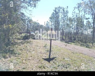 Le U.S. Army Corps of Engineers, District du projet Mobile, Jim Woodruff Lock & Dam, a subi des dommages et s'occupe des questions d'alimentation, mais elle a survécu à l'impact de l'ouragan Michael comme il l'battues Florida Gulf Coast dans Lake Seminole, en Floride Banque D'Images