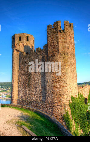 Le Château d'Ehrenfels, Ehrenfels Burg sur le Rhin près de Ruedesheim et Bingen am Rhein, Hessen, Allemagne. Banque D'Images