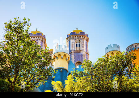 Vue arrière du Palais National de Pena Sintra, ville, région de Lisbonne, Portugal Banque D'Images