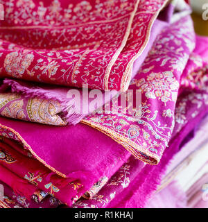 Pile de tissu pour faire pashminas Banque D'Images