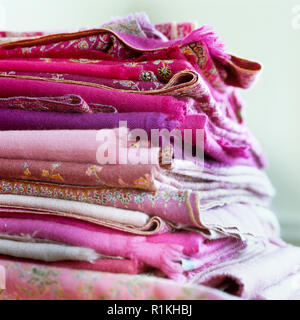 Pile de tissu pour faire pashminas Banque D'Images