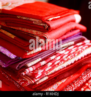 Pile de tissu pour faire pashminas Banque D'Images