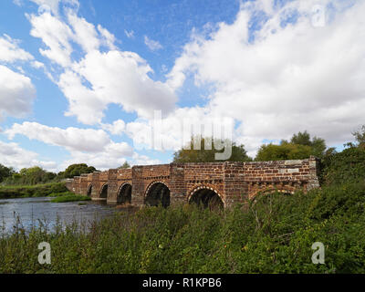 White mill bridge ou Whitemill pont sur la rivière Stour Sturminster Marshall Dorset Banque D'Images