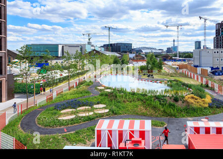 Piscine extérieure temporaire à King's Cross, Londres, Royaume-Uni, au cours de l'aménagement, de 2015 Banque D'Images