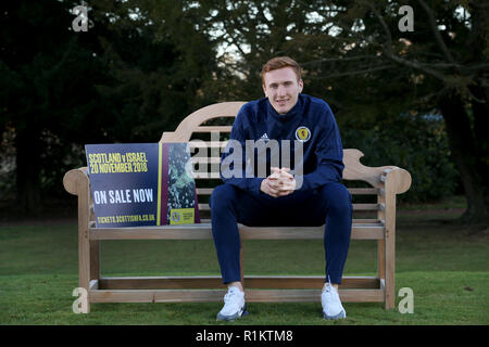 David Bates de l'Ecosse lors d'un photocall à Édimbourg. ASSOCIATION DE PRESSE Photo. Photo date : mardi 13 novembre, 2018. Voir l'histoire de l'Écosse. SOCCER PA Crédit photo doit se lire : Jane Barlow/PA Wire. RESTRICTIONS : Utiliser l'objet de restrictions. Usage éditorial uniquement. L'utilisation commerciale qu'avec l'accord écrit préalable de la Scottish FA. Appelez le  +44 (0)1158 447447 pour de plus amples informations. Banque D'Images