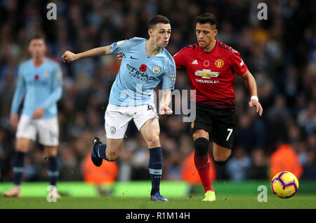 Manchester City's Phil Foden (à gauche) et Manchester United, Alexis Sanchez Banque D'Images