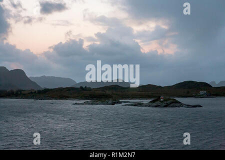 Ulsteinfjorden à l'aube, Møre og Romsdal (Norvège) Banque D'Images