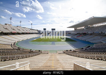 Barcelone/Espagne - 02.04.2014 : Stade olympique de Barcelone vide intérieur prise de vue au grand angle Banque D'Images