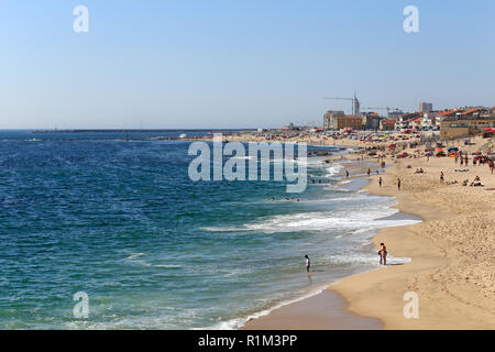 Vila do Conde, Portugal - 19 juin 2015 : belle plage au début de l'été dans le nord du Portugal Banque D'Images