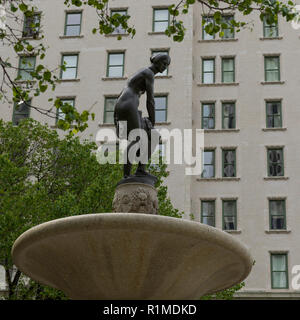 Low angle view of a statue, Fontaine Pulitzer, Grand Army Plaza, Manhattan, New York City, New York State, USA Banque D'Images