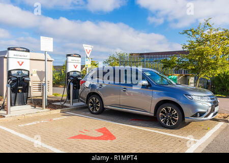 Mitsubishi Outlander PHEV à charge une Instavolt l'unité de chargement voiture voiture électrique point de recharge recharge pour voitures hybrides England UK GO Europe Banque D'Images