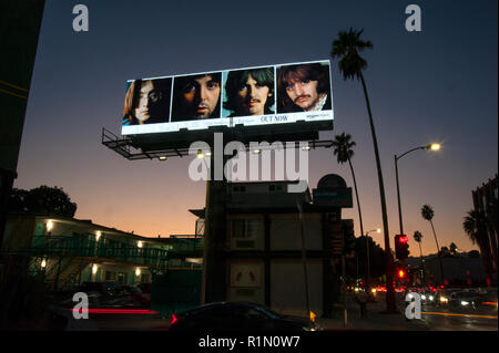 Retour allumé billboard pour Beatles 50e anniversaire ré-édition de l'album blanc vu au coucher du soleil à Hollywood, CA Banque D'Images