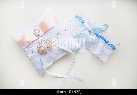 Bel ensemble d'accessoires de mariage. Matin de la mariée. Banque D'Images