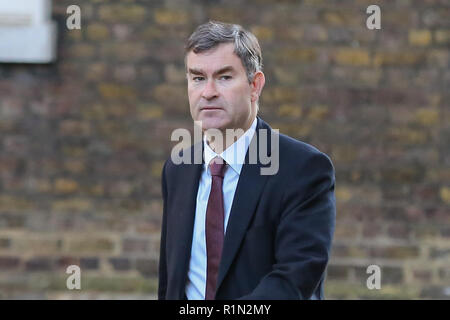 David Gauke, Secrétaire de la Justice vu à son arrivée à l'Downing Street pour assister à la réunion hebdomadaire du Cabinet. Banque D'Images