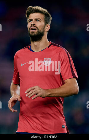 Barcelone, Espagne - 24 OCTOBRE : Gerard Pique du FC Barcelone a l'air sur l'avant le match du groupe B de la Ligue des Champions entre le FC Barcelone et l'Internazionale FC au Camp Nou le 24 octobre 2018 à Barcelone, Espagne. (David Aliaga/MO Media) Banque D'Images