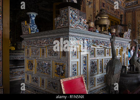 Tombeau de Khai Dinh Ung officiellement situé dans le Mausolée Chau Chu montagne près de Hue Vietnam Asie construit pour Khai Dinh douzième Empereur de la dynastie des Nguyen Banque D'Images