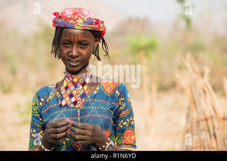 Jeune camerounais avec un tatouage. L'Afrique du Sud, le nord du Cameroun. Banque D'Images