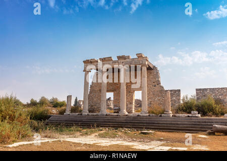 Ruines de l'ancienne helenistic ville de Milet situé près du village moderne de Balat dans Aydn, Province de la Turquie. La Stoa ionique. Banque D'Images