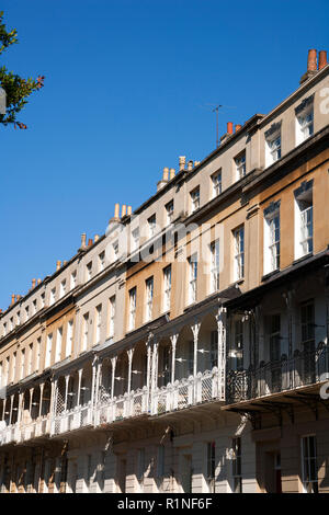 Lit à baldaquin orné de balcons à maison historique en Nouvelle-Calédonie Place, Bristol, Royaume-Uni Banque D'Images