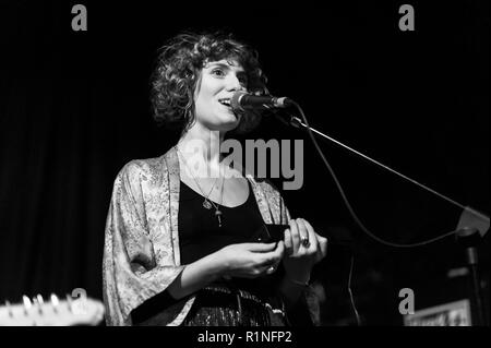 Vinyle de fusion présente Haley live au théâtre Rialto, Brighton, appuyé Kacey Johansing lion, tigre et DJ Grant. 11 novembre 2018. Banque D'Images