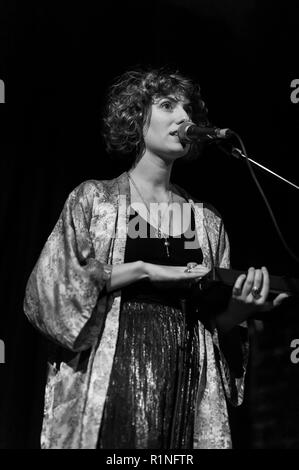 Vinyle de fusion présente Haley live au théâtre Rialto, Brighton, appuyé Kacey Johansing lion, tigre et DJ Grant. 11 novembre 2018. Banque D'Images