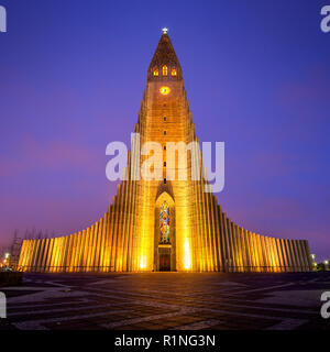 L'église Hallgrimskirkja à Reykjavik, Islande. Banque D'Images