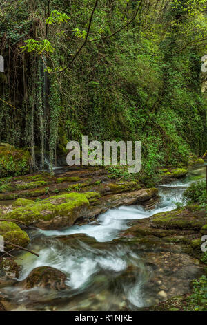 Fleuve Orfento dans Parc National de la Majella. Abruzzo Banque D'Images