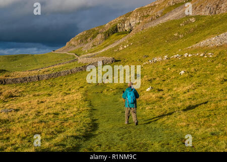 Au-dessus de la ville animée de régler est une zone de calcaire inhabituel hors-croppings qui sont collectivement connus sous le Attermire rochers. Banque D'Images