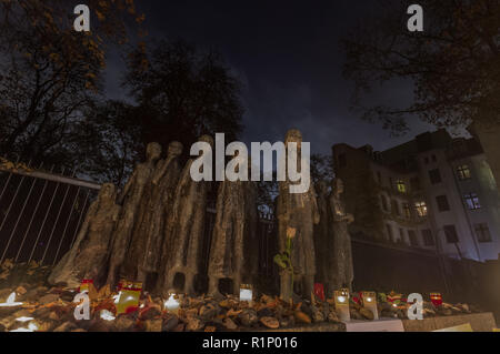 Berlin - Mémorial dédié aux victimes juives du nazisme à l'extérieur de l'ancien cimetière juif du quartier de Mitte pour l'anniversaire de Kristallnacht Banque D'Images