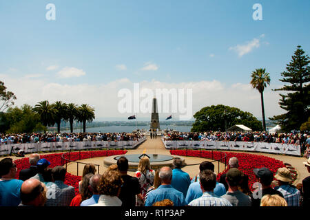 PERTH, AUSTRALIE - Novembre 11, 2018 : Centenaire le Jour du Souvenir au Monument commémoratif de guerre à l'État du Parc Kings Banque D'Images