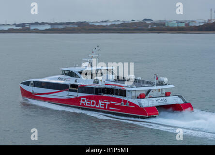 L'île de Wight red funnel high speed ferry jet rouge 6. île de Wight rapide de passagers. Banque D'Images