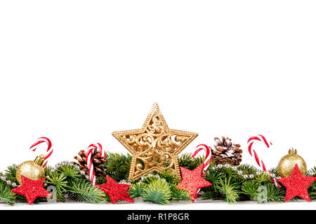 Fond de Noël avec des boules et des décorations isolé sur fond blanc Banque D'Images