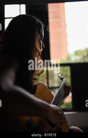 La Lovo, auteur-compositeur-interprète de Medellin, Colombie Banque D'Images