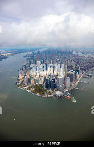 Vue aérienne de Manhattan et le quartier des gratte-ciel, New York City, USA Banque D'Images