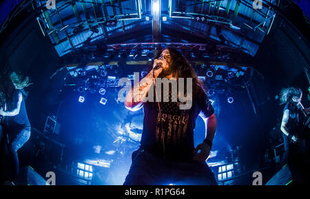 Danemark, Copenhague, 12 novembre 2018. Le groupe de death metal Kataklysm effectue un concert live à Pumpehuset à Copenhague. Ici le chanteur Maurizio Iacono est vu sur scène. (Photo crédit : Gonzales Photo - Peter Troest). Banque D'Images