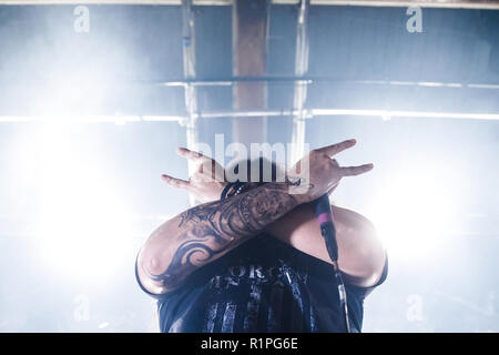 Danemark, Copenhague, 12 novembre 2018. Le groupe de death metal Kataklysm effectue un concert live à Pumpehuset à Copenhague. Ici le chanteur Maurizio Iacono est vu sur scène. (Photo crédit : Gonzales Photo - Peter Troest). Banque D'Images