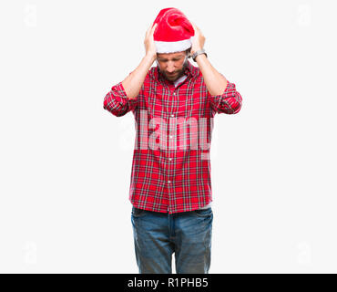 Handsome man model wearing santa claus noël sur fond isolés souffrant de maux désespérés et stressé car la douleur et mig Banque D'Images