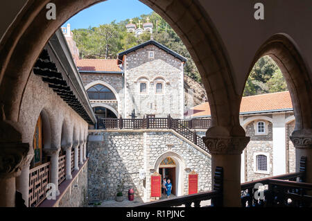 Dans la cour, monastère de Kykkos, Kykkos montagnes Troodos, Limassol District, République de Chypre Banque D'Images