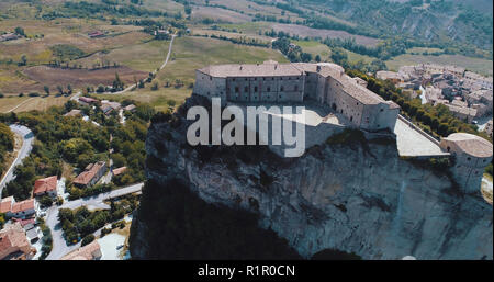 San Leo, Italie - vue aérienne du château de San Leo, la prison-forteresse où le comte Cagliostro, alchimiste, esotericist, Italien mason est mort Banque D'Images