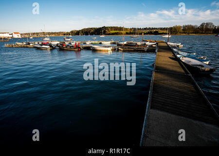 Bateaux amarrés sur la rivière Deben à Woodbridge, Suffolk Banque D'Images