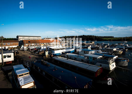 Bateaux amarrés sur la rivière Deben à Woodbridge, Suffolk Banque D'Images