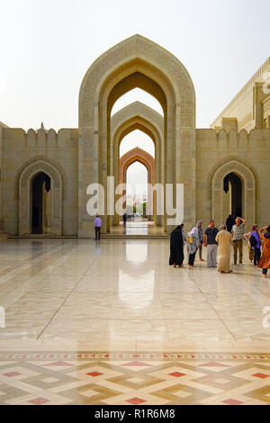 Impressionnant nouveau Sultan Qaboos Grand Mosque, Muscat, Oman. Banque D'Images