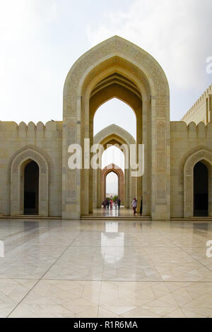 Impressionnant nouveau Sultan Qaboos Grand Mosque, Muscat, Oman. Banque D'Images