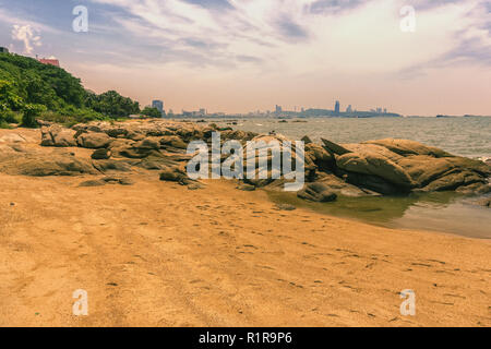 Les rocky et les Coral Beach avec vue à Pattaya Banque D'Images