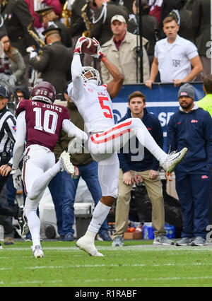 Novembre 10, 2018 College Station, TX...Ole Miss récepteur, DaMarkus Lodge (5), au cours de la NCAA football match entre le Texas A&M Aggies et l'école Mlle rebelles, dans la région de College Station, TX. (Photographe complète absolue & Company Crédit : Joseph Calomeni MarinMedia.org / / Cal Sport Media) Banque D'Images