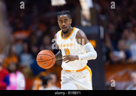 Knoxville, Tennessee, USA. 13Th Nov, 2018. 13 novembre 2018 : La Jordanie Bone # 0 de l'Iowa bénévoles permet le ballon de basket-ball de NCAA du tribunal pendant le match entre l'Université du Tennessee bénévoles et le Georgia Tech Yellow Jackets à Thompson Boling Arena de Knoxville TN Tim Gangloff/CSM Crédit : Cal Sport Media/Alamy Live News Banque D'Images