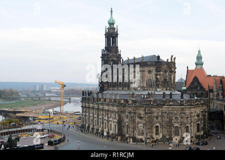 Dresde, Allemagne. 05Th Nov, 2018. L'église de la Cour catholique. Credit : Sebastian Kahnert/dpa-Zentralbild/ZB/dpa/Alamy Live News Banque D'Images