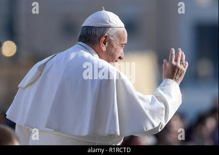 Cité du Vatican, Vatican. 14Th Nov 2018. Le pape François au cours de son audience générale hebdomadaire le mercredi sur la Place Saint-Pierre, au Vatican le 14 novembre 2018 Crédit : Sylvia Je suis intéressé/Alamy Live News Banque D'Images