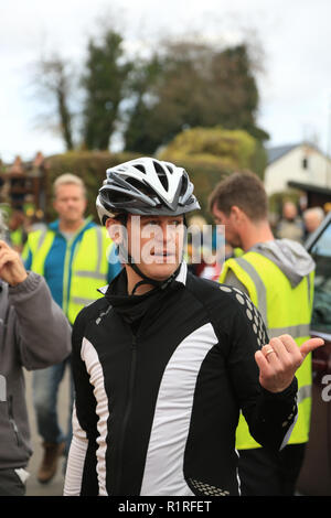 Course Shelsley Walsh, Worcestershire, Royaume-Uni. 14 novembre, 2018. La BBC One show's presenter Matt Baker prépare à monter jusqu'Shelsley Walsh de côte avec le défi de pousse-pousse pour les enfants dans le besoin, en 2018. Crédit : Robert Macdonald/Alamy Live News Banque D'Images